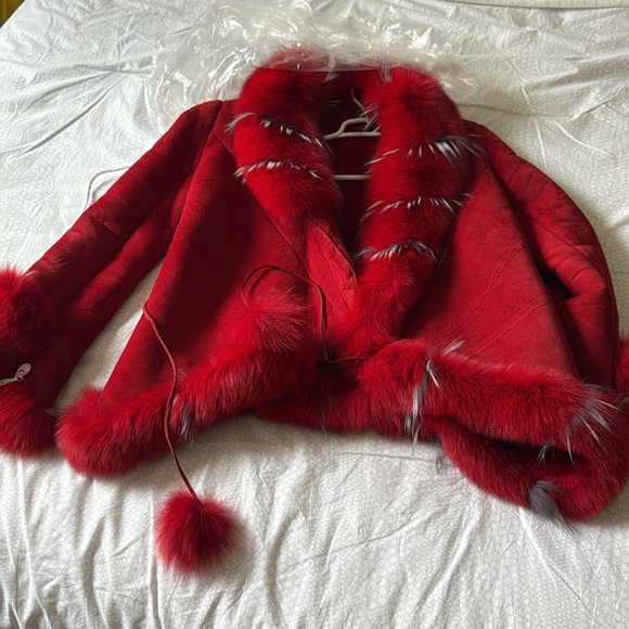 Fur jecket from Europe, red color, XL but you can adjust, smaller or bigger. - Picture 6 of 7
